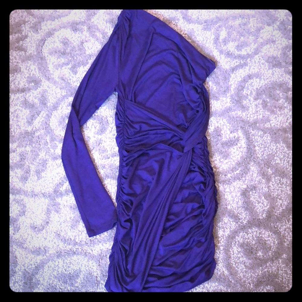 Purple one-sleeve bodycon minidress